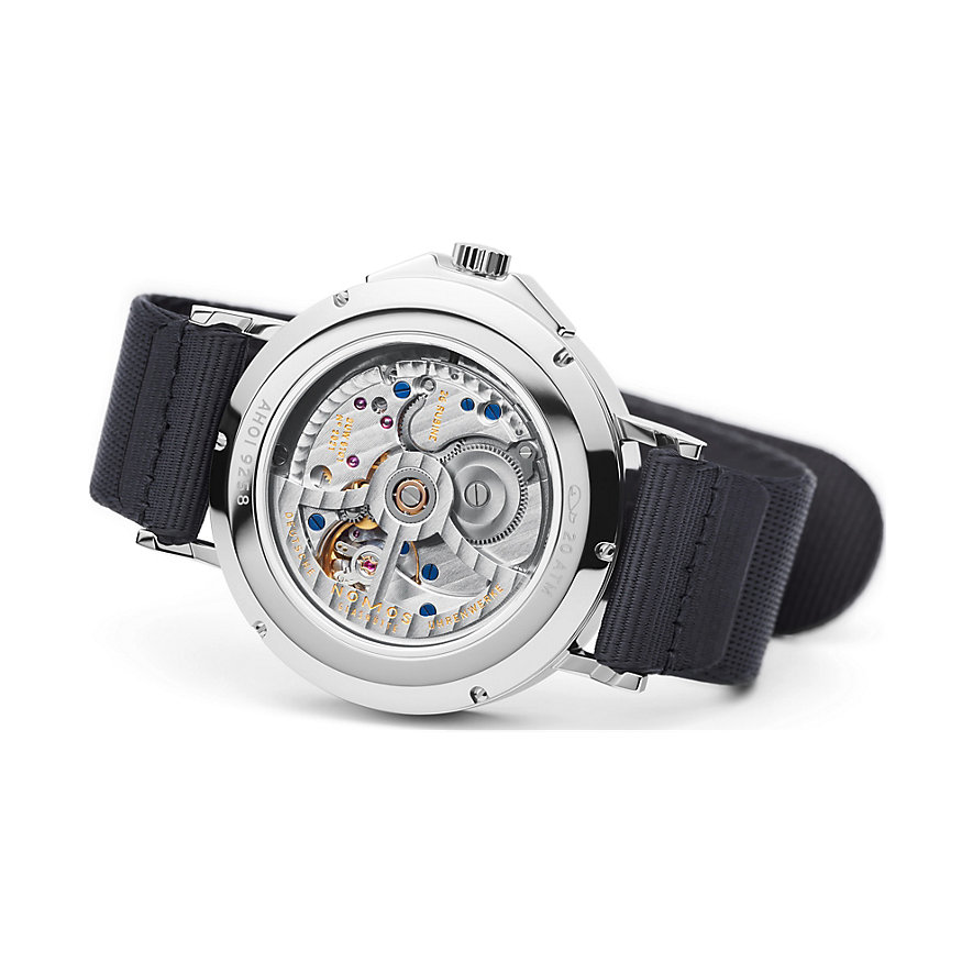 Recherche une montre sport chic Nomos-glashuette-herrenuhr-ahoi-atlantik-datum-553_86477122_3